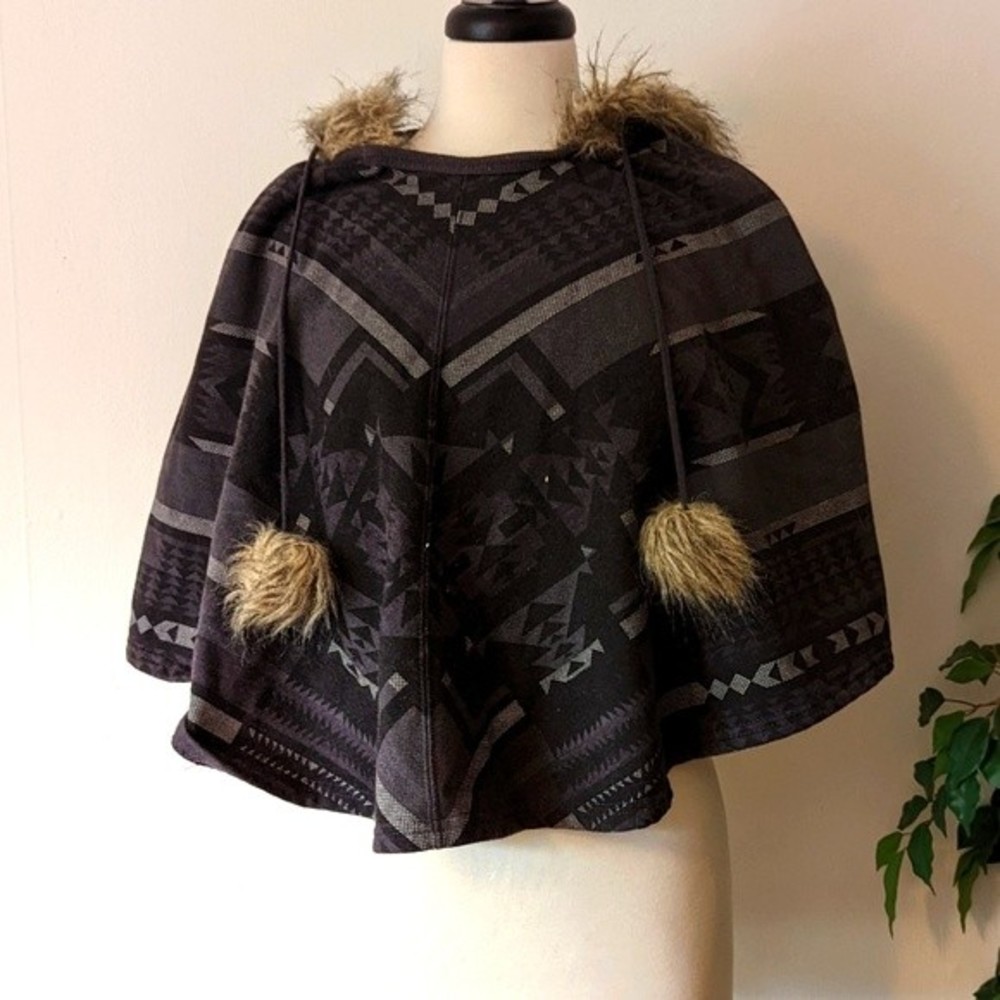 LA Kitty Faux Fur Cropped Poncho